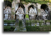 Świątynie wydrążone w skale::Bali, Indonezja::
