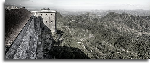 Widok na góry::Cytadela Laferriere, Haiti, Karaiby::