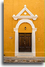 Drzwi do domu::Izamal, Jukatan, Meksyk::
