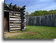 Wewnątrz fortu Necessity::Fort Necessity, Pensylwania, Stany Zjednoczone::